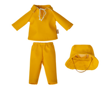 Load image into Gallery viewer, Maileg Rainwear and Hat for Teddy Dad
